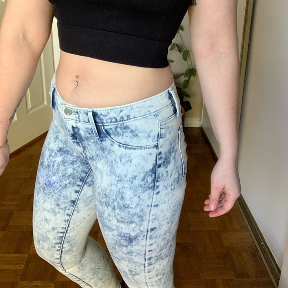 Mid-rise Acid Wash Skinny Jeans - Picture 3 of 9